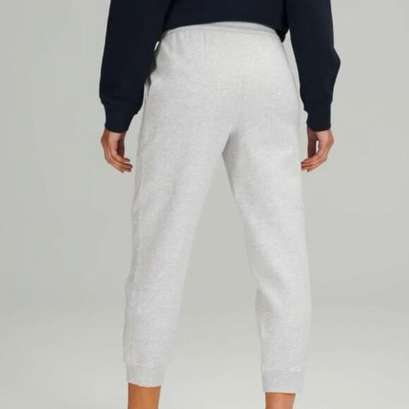 Lululemon Scuba High Rise Cropped Jogger - Picture 3 of 7